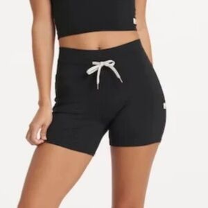 Vuori Halo Vintage Short - heathered black